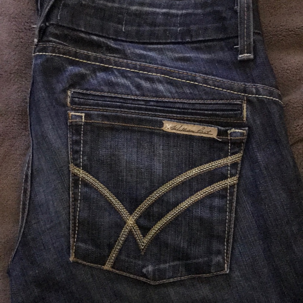 Beautiful dark washed, bootcut Denim!
